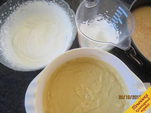6) Взбиваем белки в крепкую пену. Взбиваем сливки в стойкие пики. Аккуратно всё вмешиваем в манговый крем.
