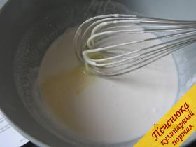 2) Смешаем сгущённое молоко с кокосовым молоком и с ванильным сахаром.