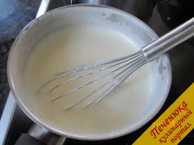 1) Ванильный крем по инструкции пакета готовим с молоком, остудим.