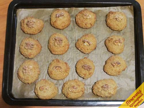 7) Запекать овсяное печенье нужно в разогретой духовке при 200 градусах 12 минут, следите за румяностью. 