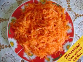 4) Натереть морковь на крупную терку.