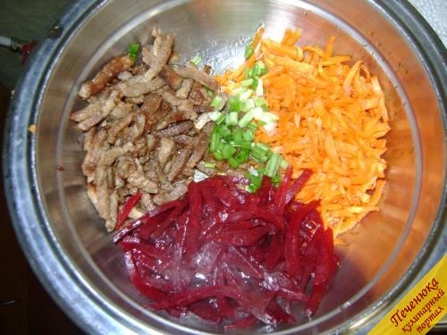 7) Все готовые ингредиенты (когда они полностью остынут) поместить в удобную тарелку, добавить зеленого или репчатого лука.