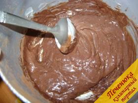 1) Для начала приготовим шоколад. Для этого нужно смешать сметану, сахар и какао-порошок. 
