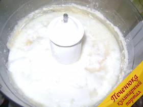 4) Следом добавить в тесто кефир. 