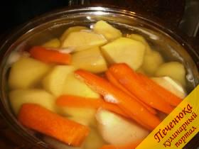 1) Картофель и морковь поставить варить.
