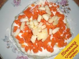 6) Выложить на морковь слой из яблока