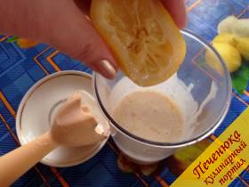 3) Добавить лимонный сок и ледяную воду, снова взбить массу.