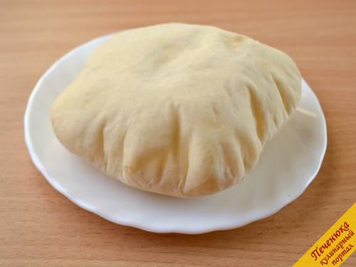 8) Использовать лепешки для наполнения разными начинками или просто как хлеб. Можно печь питы впрок, заворачивать в фольгу и замораживать в холодильнике.
