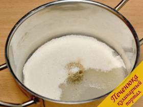 1) Сначала нужно приготовить соус. Для сиропа намочить сахар тремя ложками воды, добавить специи, поставить на конфорку и довести до кипения.