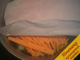 4) Тыква, лук и морковь готовятся по принципу «потение», т.е их необходимо накрыть бумагой и тушить около 10 минут на слабом огне.