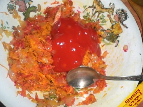 7) Добавить неострый томатный соус. Также перемешать. Маринад для рыбы готов. Подавать его можно как к рыбе, так и как самостоятельное угощение.