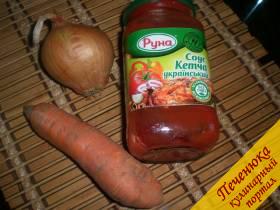 Для маринада: лук (1 штука), морковь (1 штука), томатный соус (2-3 столовые ложки), красная смородина (0,5 стакана)