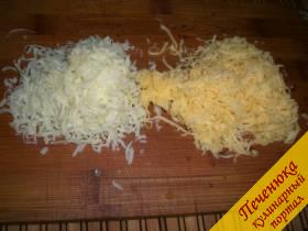 6) На мелкой терке потереть твердый сыр.