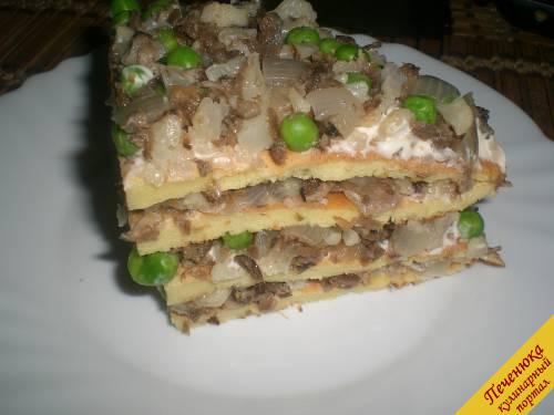 9) Вот так омлетный торт с грибами и цветной капустой выглядит в разрезе. А какой он на вкус, узнаете, если приготовите это блюдо.