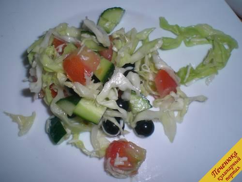 4) Выложить порцию салата на тарелку. 