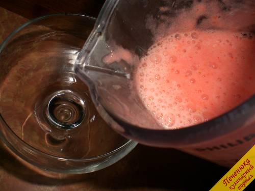 5) Вот и готово. Разливаем по стаканам или бокалам. Можно клубнично-ананасовый коктейль пробовать. 