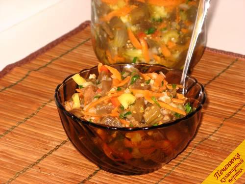 9) Готовый салат слегка сбрызгиваем растительным маслом, и можно подавать к столу.