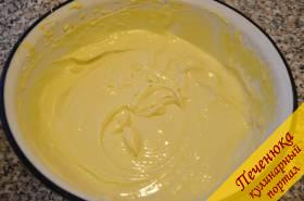 10) Маскарпоне взбить венчиком, и после того как желтковая масса остынет, ввести ее в сыр.