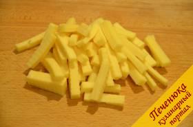 1) Сыр порезать тонкими брусочками.