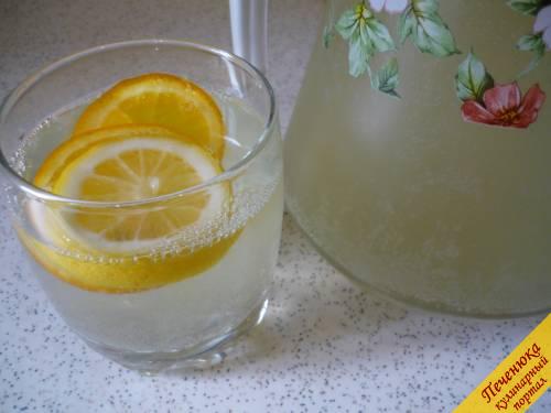 5) Все, наш домашний лимонад готов. Если он недостаточно холодный, добавляйте кубики льда. 