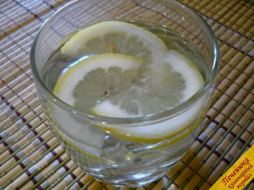 4) Лимонад в домашних условиях готовится совсем не сложно. Чуточку терпения — и все у вас получится. Кстати, лимон можно заменить лаймом. 