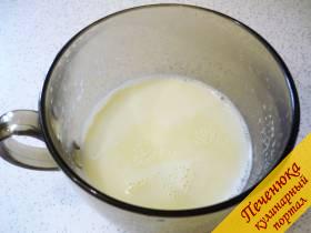 1) Как приготовить домашнее мороженое со вкусом советского пломбира? Сначала нужно молоко до кипения довести и перелить в отдельную посудину, дать полностью остыть. 