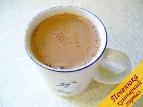 2) Готовый горячий шоколад переливаем в чашку и даем остыть полностью. 