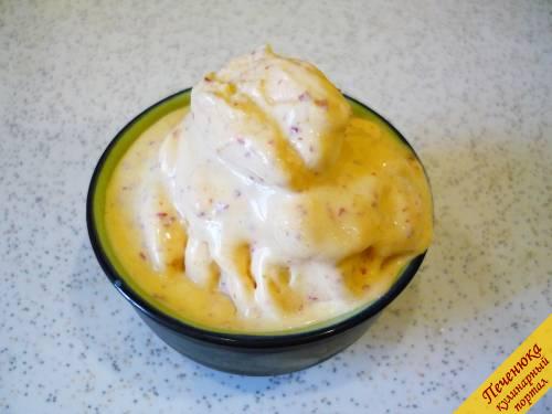 6) Теперь вы знаете, как сделать домашнее мороженое из сливок (сметаны) и замороженных персиков. Еще раз напомню: персики можно заменять любыми ягодами или фруктами. 