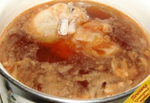 8) Вылить смесь в кастрюлю с горячим соусом, немного поварить. Снять с огня, остудить.